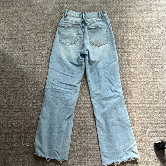 Too small - Picture 2 of 3